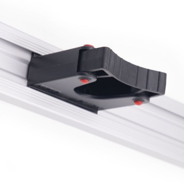 Rails attaches balais  